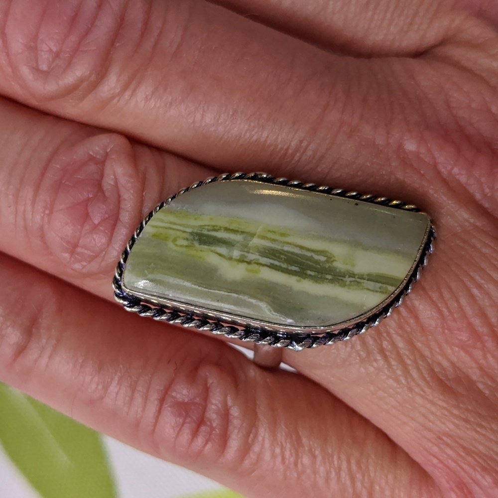 Southwestern Style Serpentine (?) Stone And Silver-tone Ring, Sz 10.5
